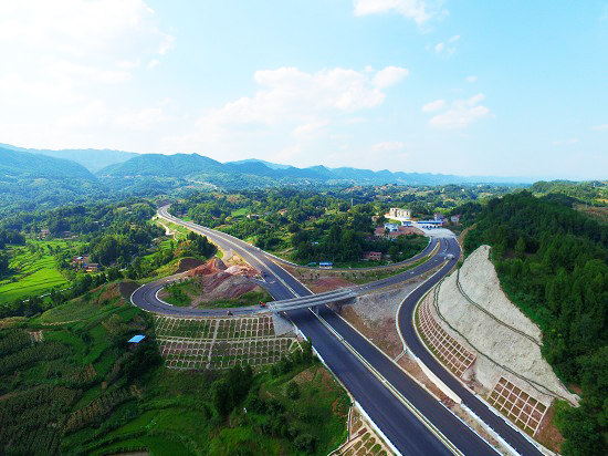 重慶梁忠高速建設(shè)現(xiàn)場 重慶梁忠高速建設(shè)現(xiàn)場